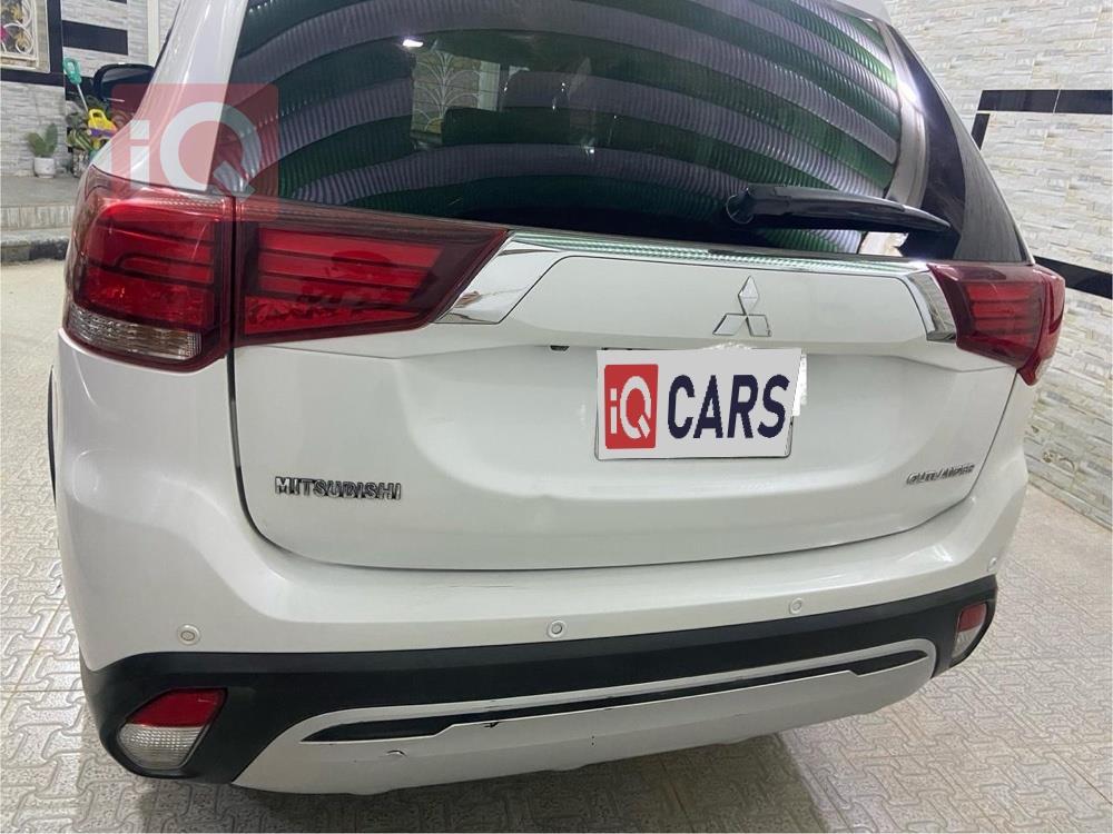 ميتسوبيشي اوتلاندر